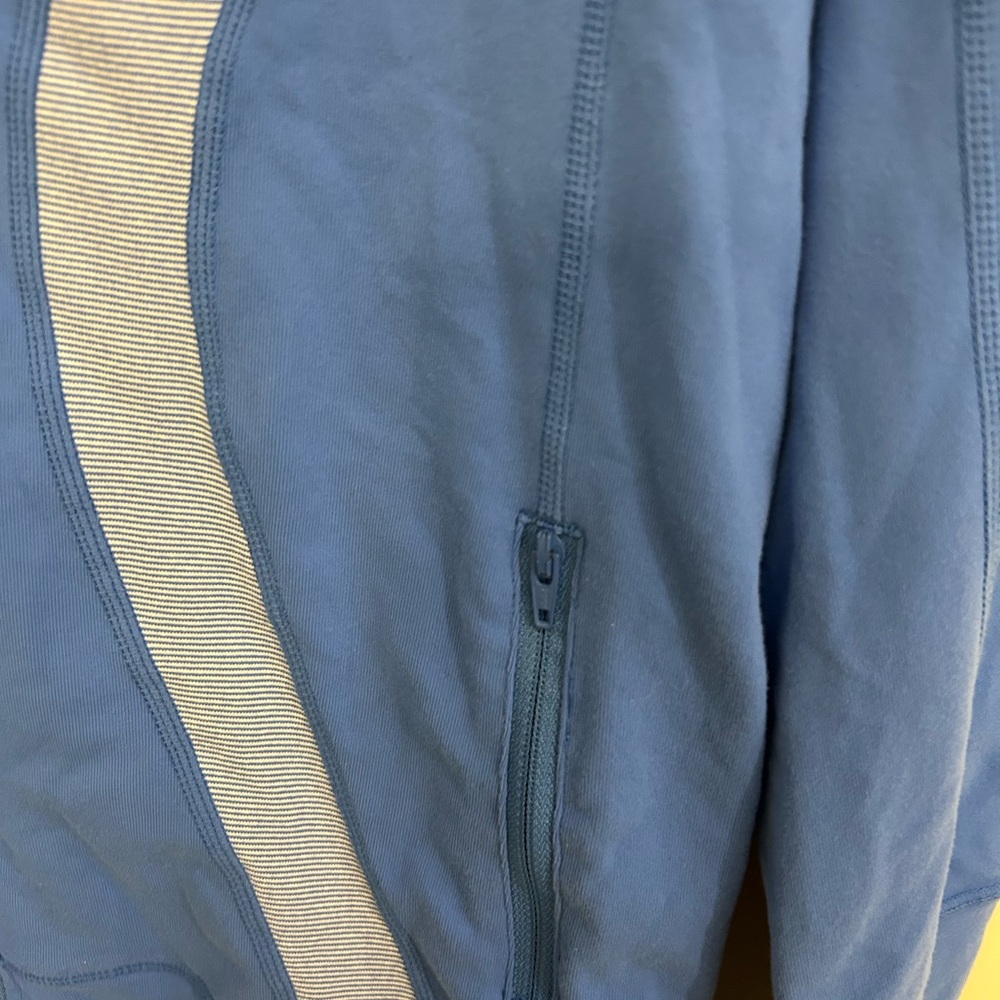 Lululemon Women's Blue Zip Up Athletic in stride Jacket size 10 - Picture 5 of 11